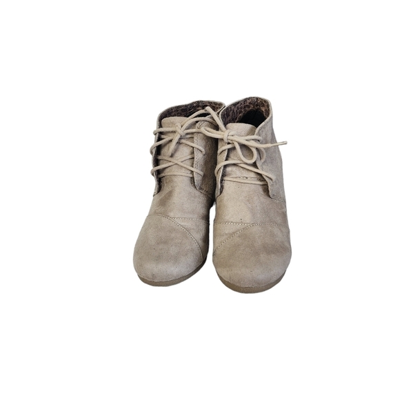 Cityclassified Tan Lace Up High Wedge Faux Suede Ankle Bootie Size 7 - Picture 4 of 5